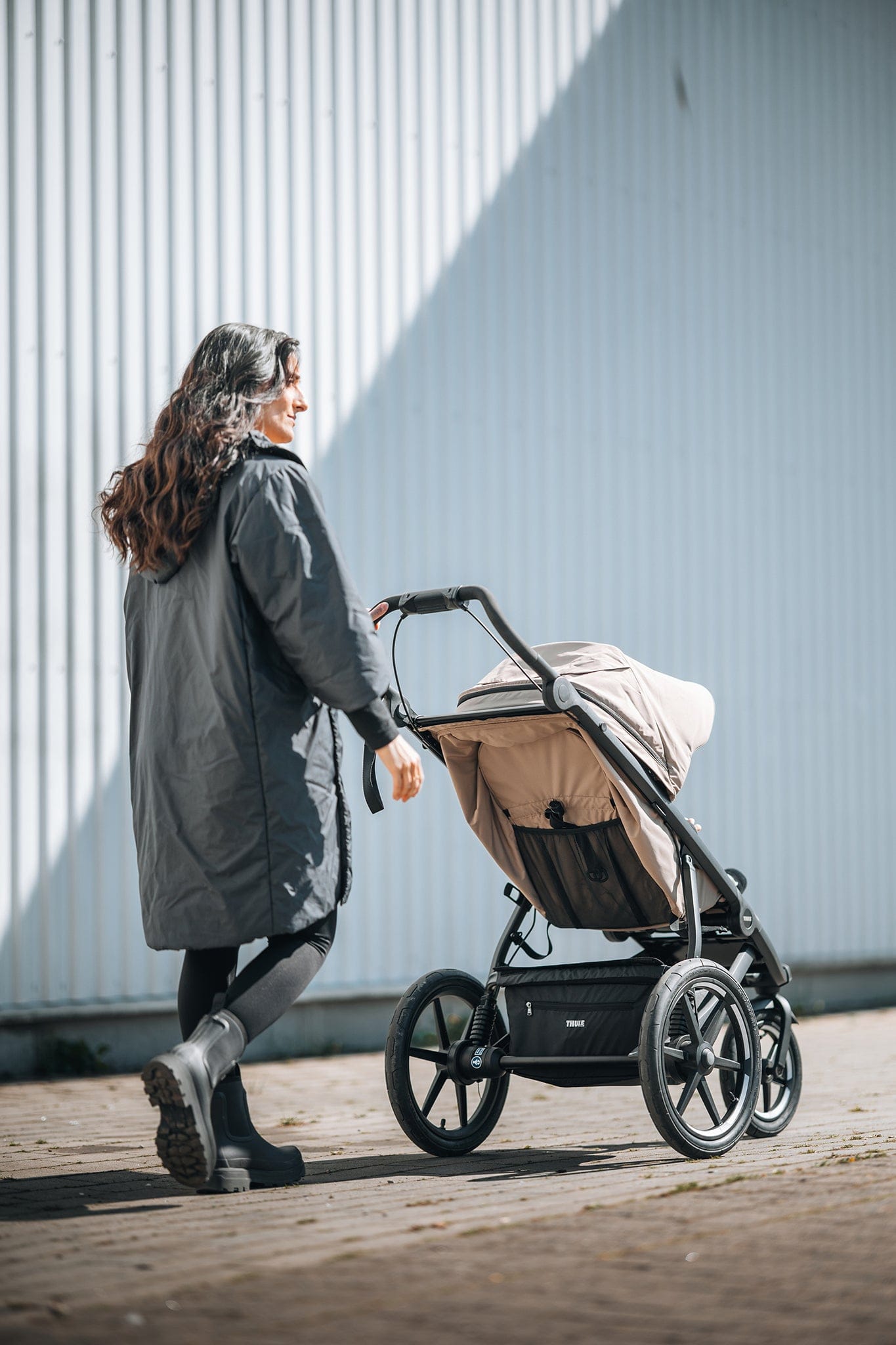 Thule Urban Glide 3 Single Jogging Stroller with NON-Magnetic Buckle + Cup Holder + Bassinet Bundle - Tinted Taupe