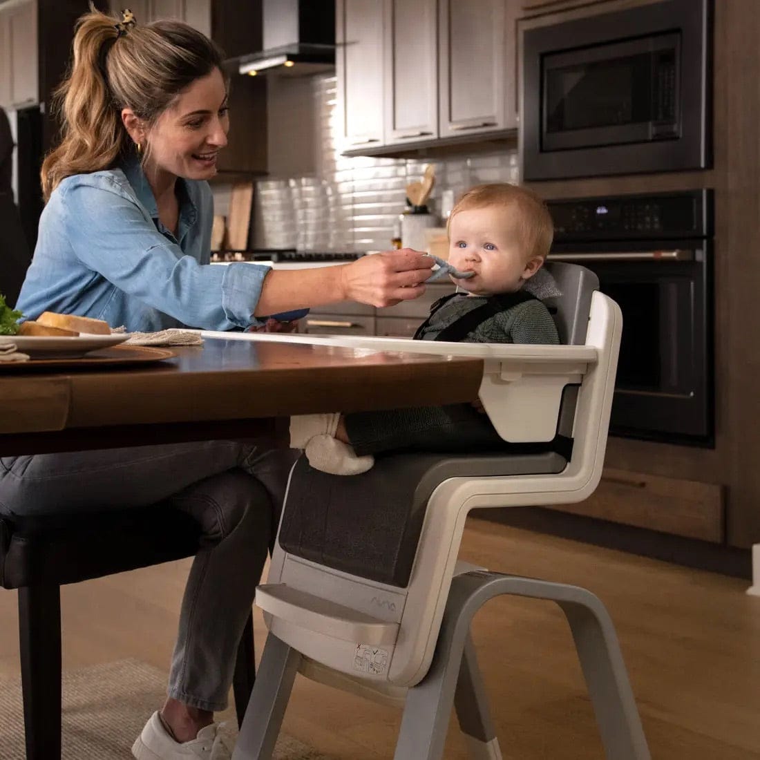 Nuna Zaaz High Chair - Almond
