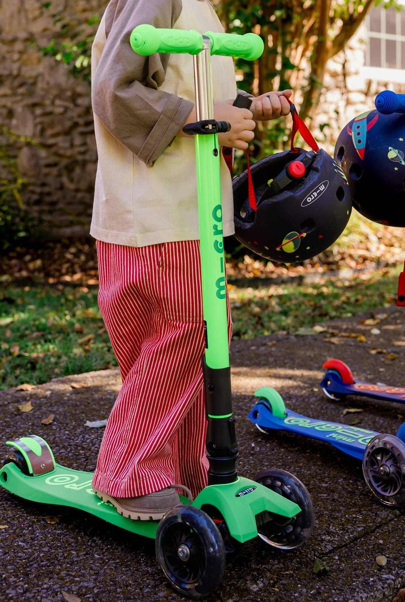 Micro Kickboard Maxi Deluxe Foldable LED Scooter - Neon Parrot Green - MMD229