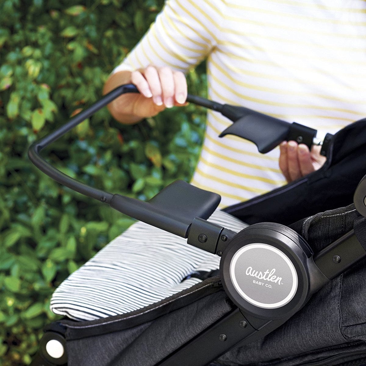 Austlen Front Car Seat Adapter - Chicco - SA-ICFC-BK