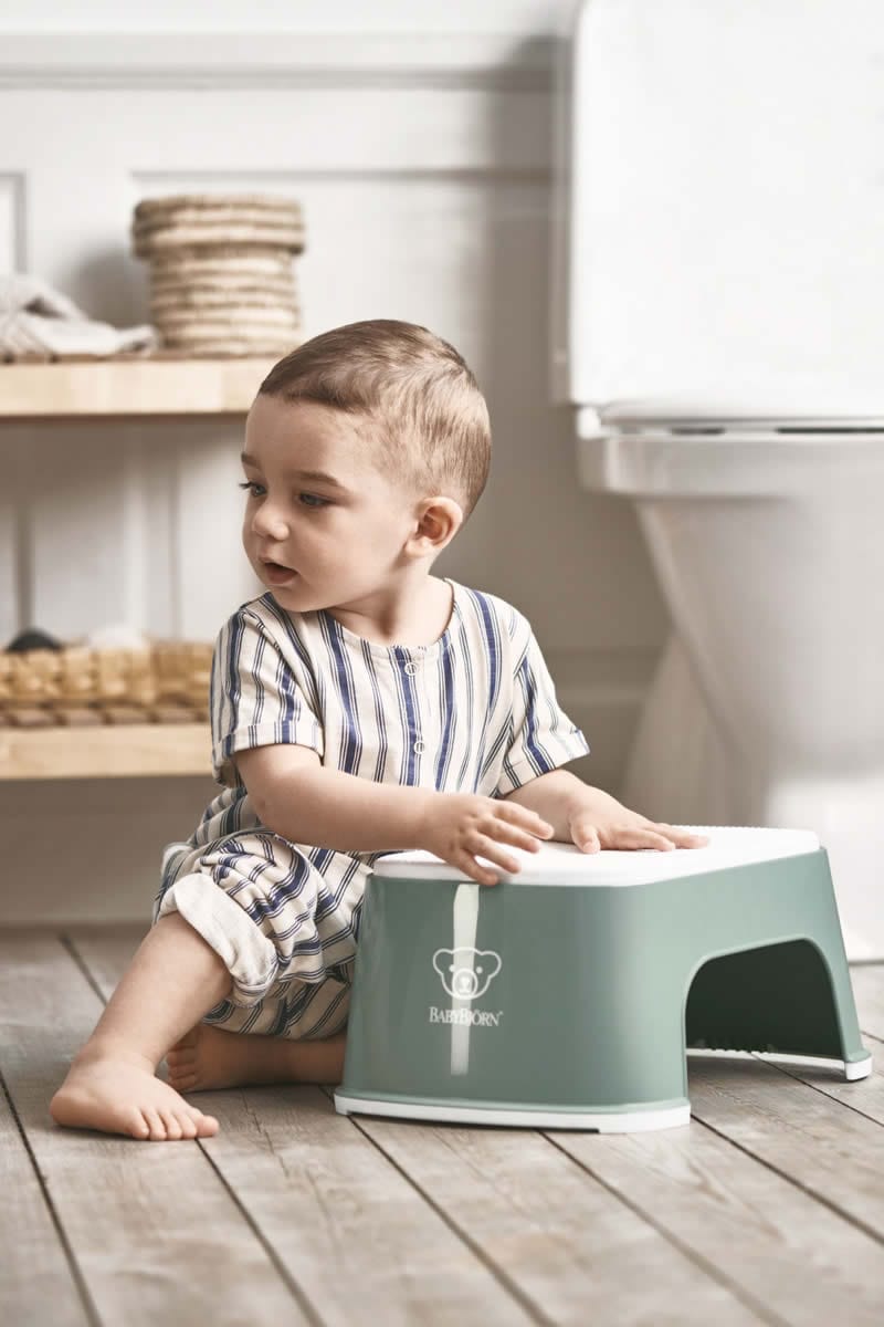 BabyBjorn Step Stool - Deep Green/White - 061268US