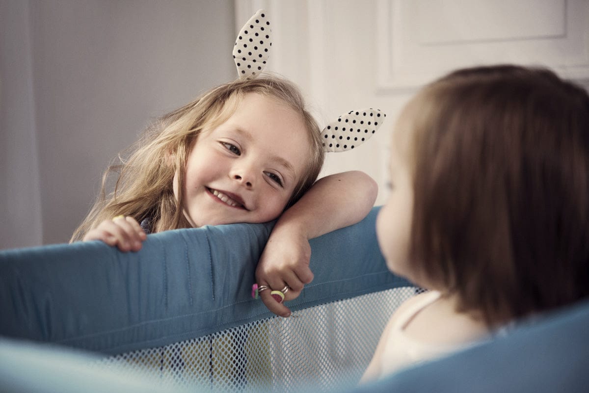 BabyBjorn Travel Crib Light - Pink