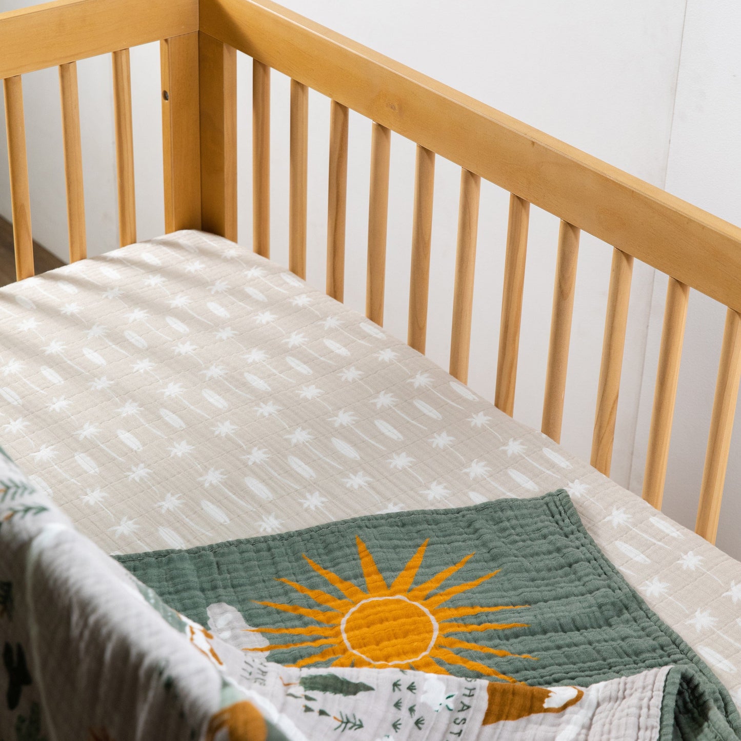 Babyletto Crib Sheet in GOTS Certified Organic Muslin Cotton-Beach Bum - T27035