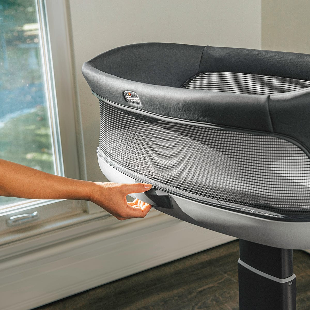 Chicco Close To You SE Bedside Bassinet - Charcoal - 00079641940070