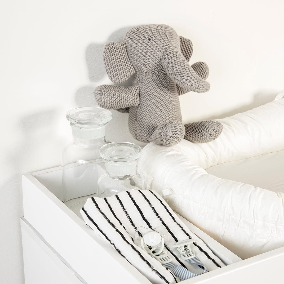 dadada Changing Tray for Austin + Boston + Kenton + Tribeca - White