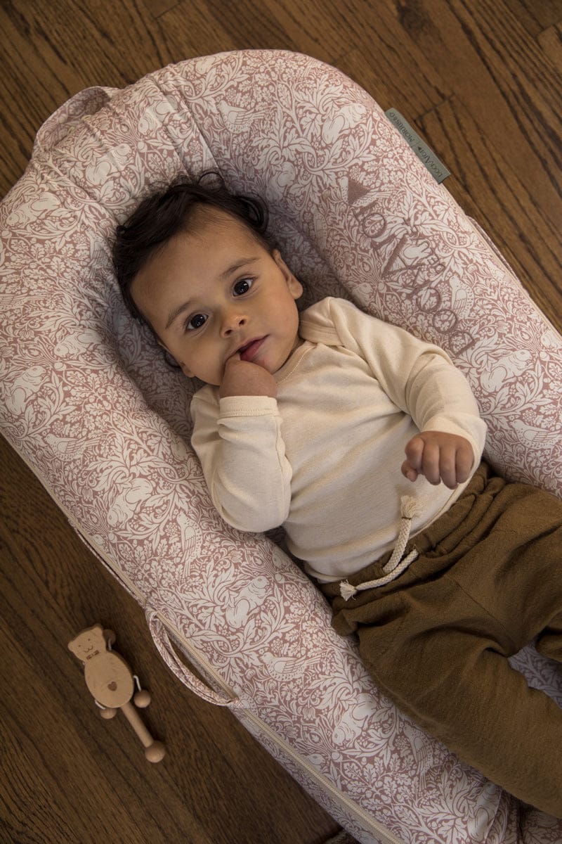 DockATot x William Morris Deluxe+ Dock - Brer Rabbit - 10361-DOCK