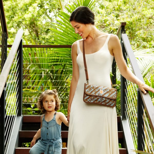Ergobaby Christy Turlington-Burns Designs Hip & Shoulder Bag - HB960CT96NL