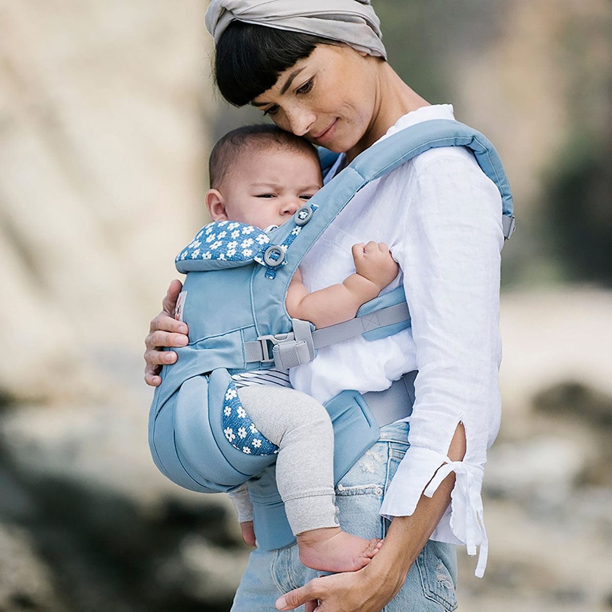 Ergobaby Omni 360 Baby Carrier - Blue Daisies - BCS360DAISY