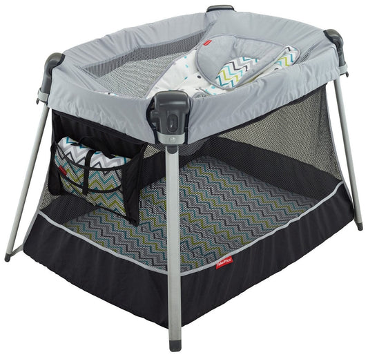 Fisher-Price Ultra-Lite Day & Night Play Yard - Chevron Fusion - CBV60