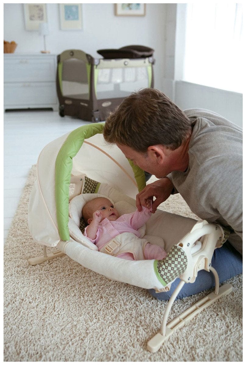 Graco Pack 'n Play Playard with Cuddle Cove Rocking Seat - Rittenhouse - 1857692