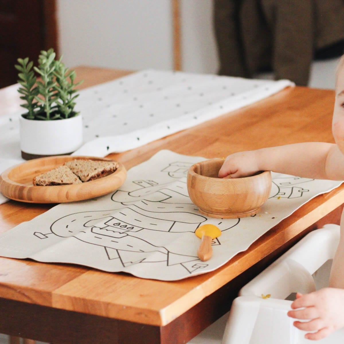 Avanchy Bamboo Suction Classic Plate + Spoon - White