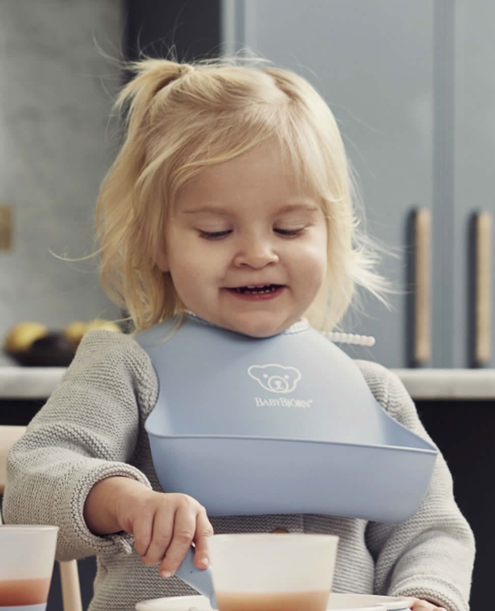BabyBjorn Feeding Bib Set (Baby Bib + Small Baby Bib) - Powder Blue - 046767US