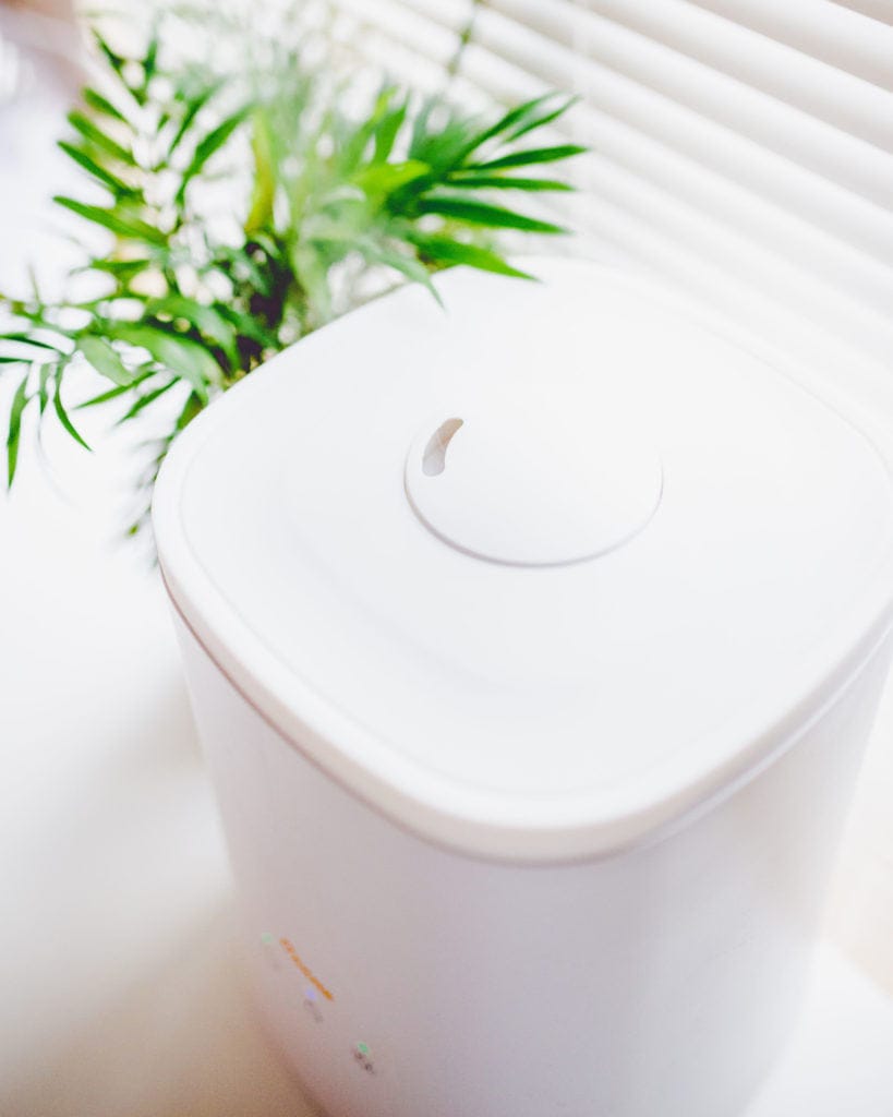 Crane 1.2 Gal. Cool Mist Top Fill Humidifier & Aroma Diffuser for Medium to Large Rooms - EE-6909