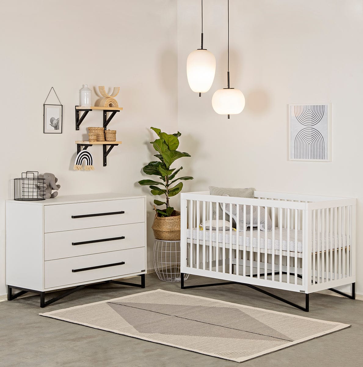 dadada Kenton 3-in-1 Convertible Crib - White / Black - 10941