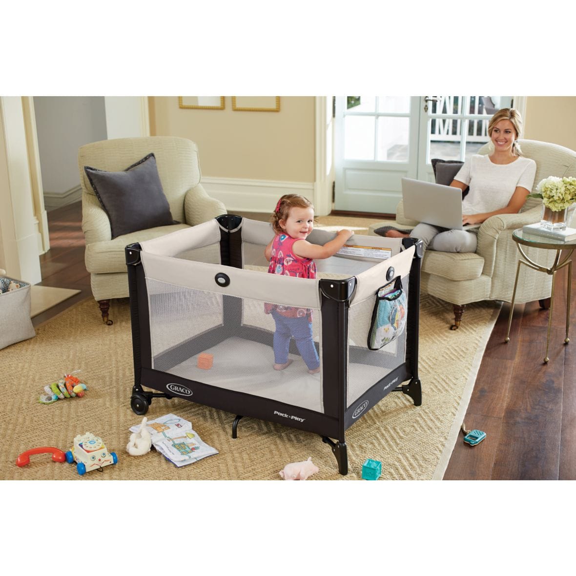 Graco Pack ?n Play On the Go Playard with Folding Bassinet - Twister