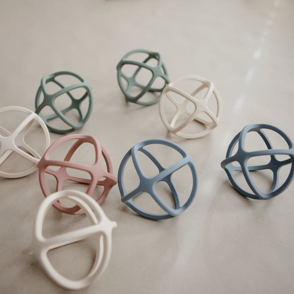 Mushie Ball Teether - Dove Grey - MTT-110