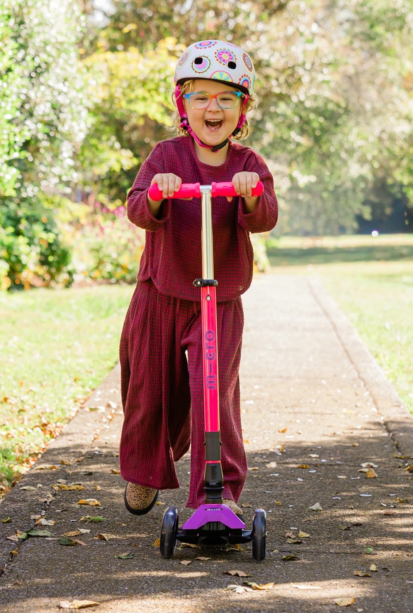 Micro Kickboard Maxi Deluxe Foldable LED Scooter - Neon Ultra Pink - MMD228