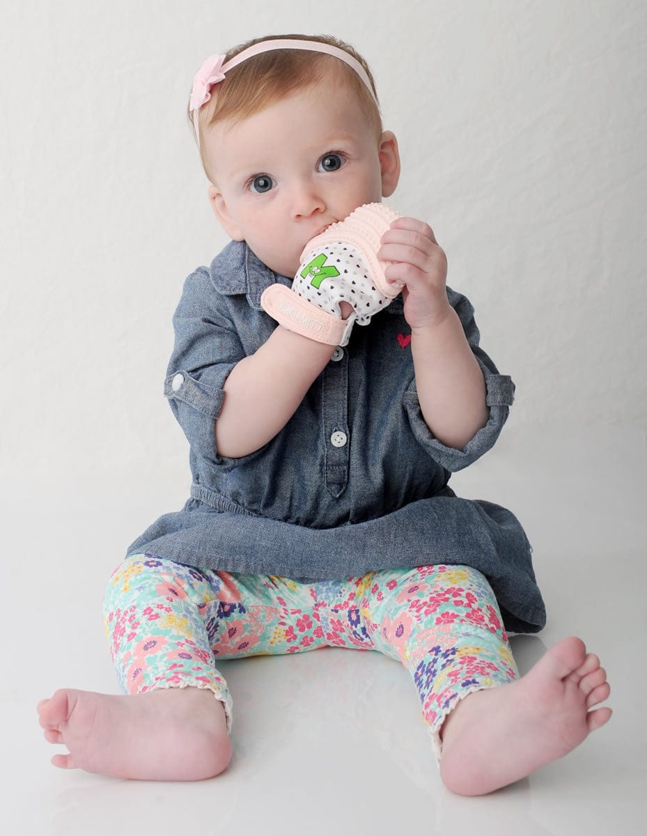 Munch Mitt Teething Mitten - Pastel Pink Hearts