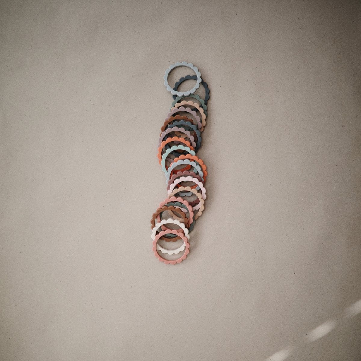 Mushie Flower Teething Bracelet 3-Pack - Steel/Dove Gray/Stone - MFB-402