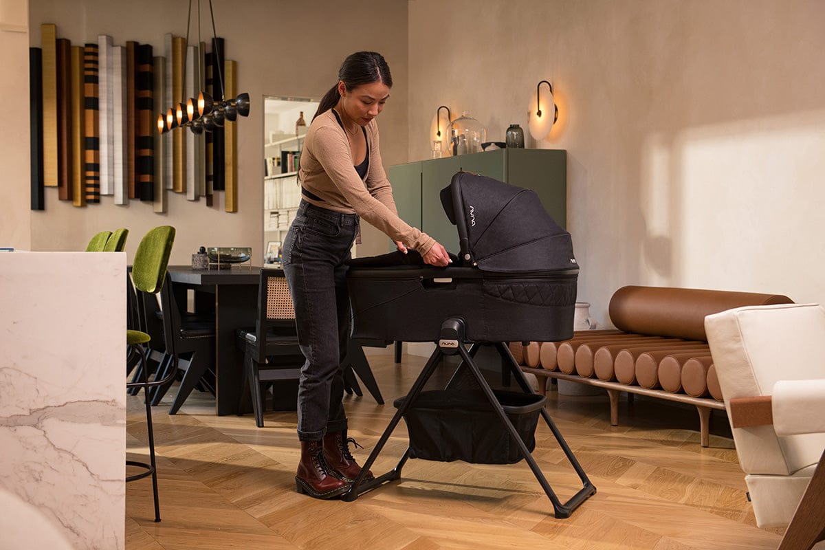 Nuna DEMI Grow Bassinet + Stand - Caviar - CD09200CVR