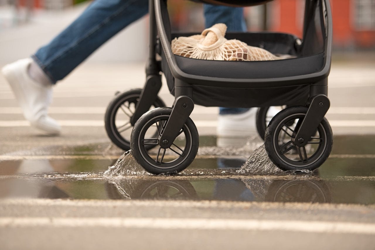 Nuna SWIV Lightweight Stroller - Caviar / Chocolate - ST18601CCR