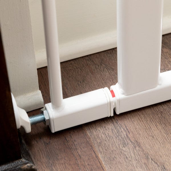 Qdos Auto-Close SafeGate with Extensions - White - 17-20011