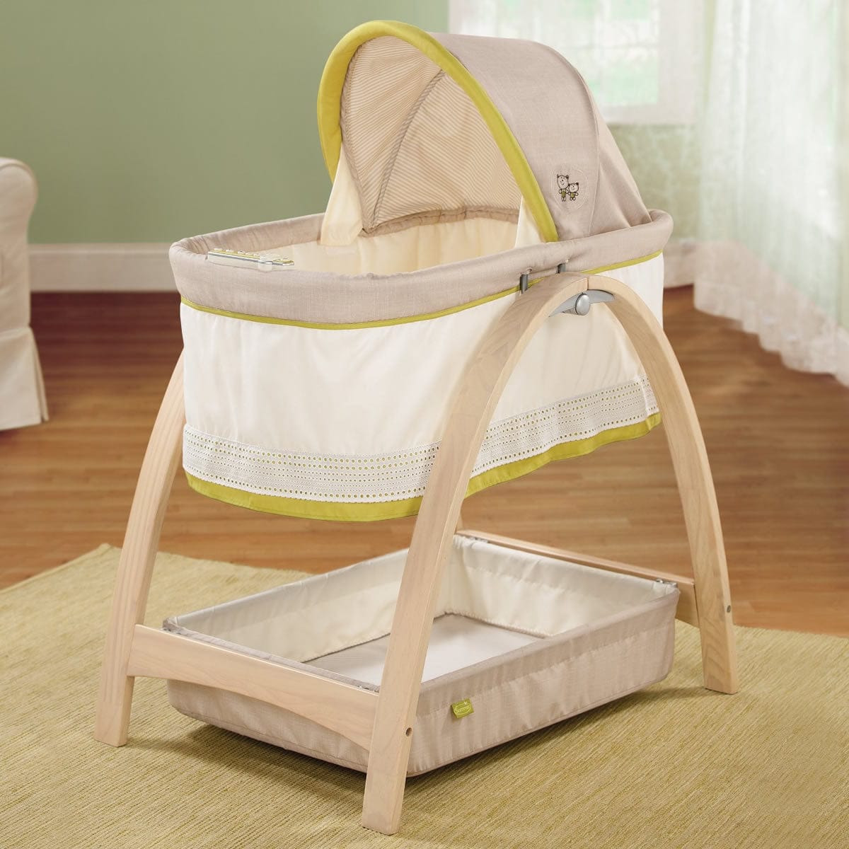Summer Infant Bentwood Motion Bassinet - Bear Buddies