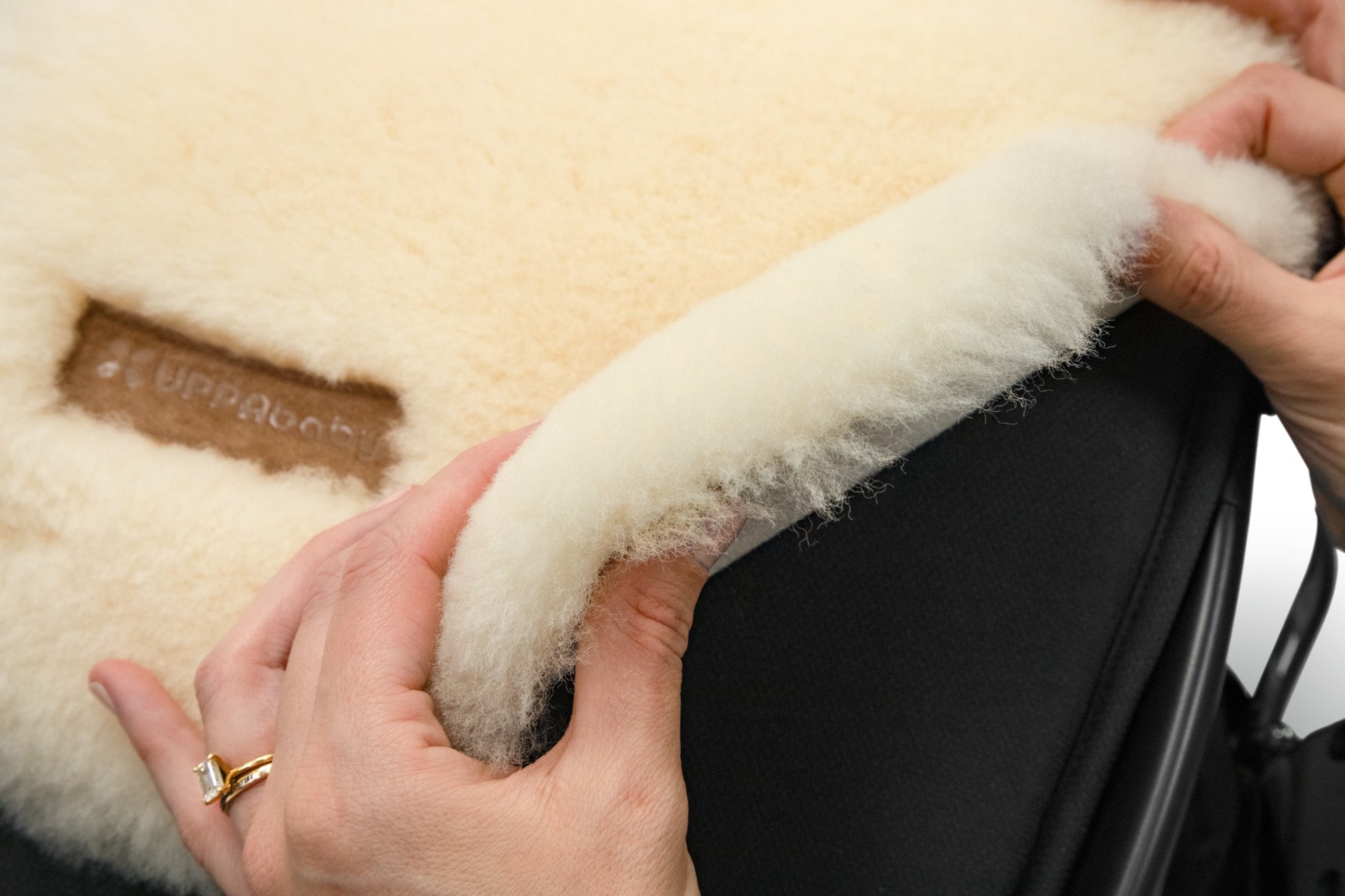 UPPAbaby Seat Liner Luxe - Natural Shearling Wool - Image 2