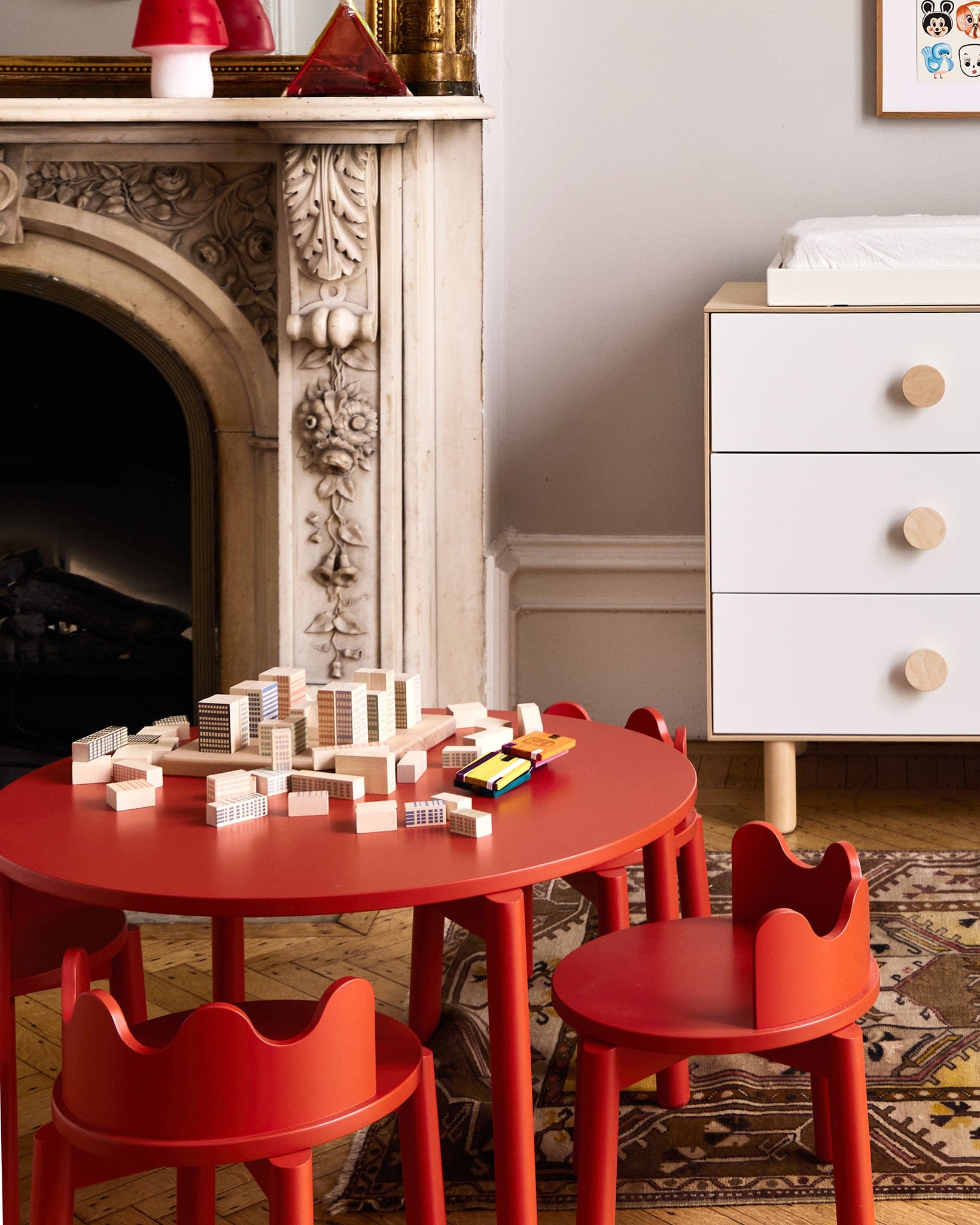 Oeuf Moss Table - Tomato - 1MSTBL-02