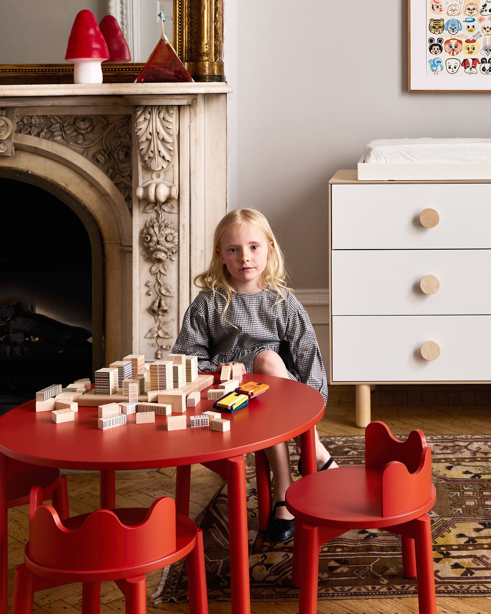 Oeuf Moss Table - Tomato - 1MSTBL-02