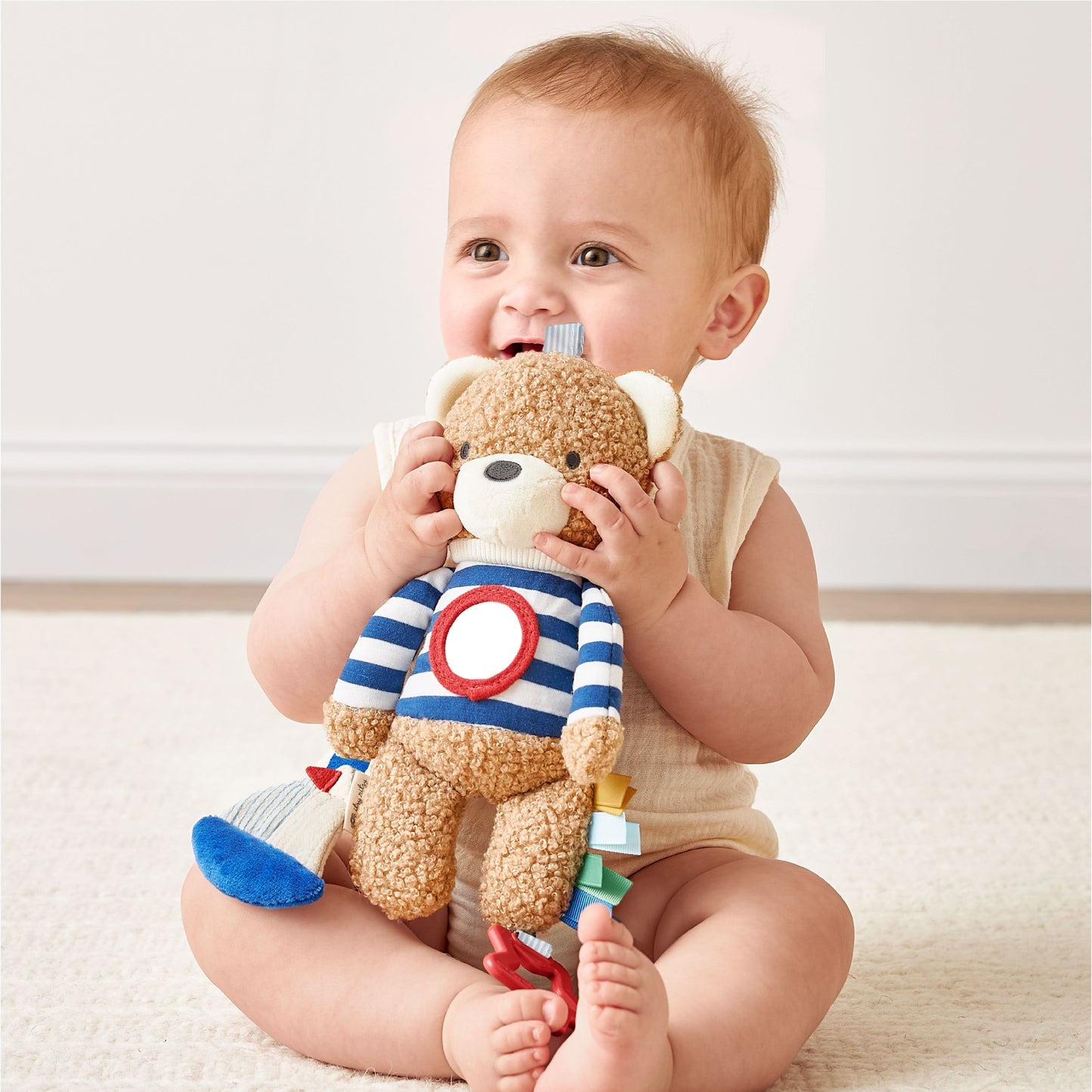 Itzy Ritzy Bitzy Traveler - Bear
