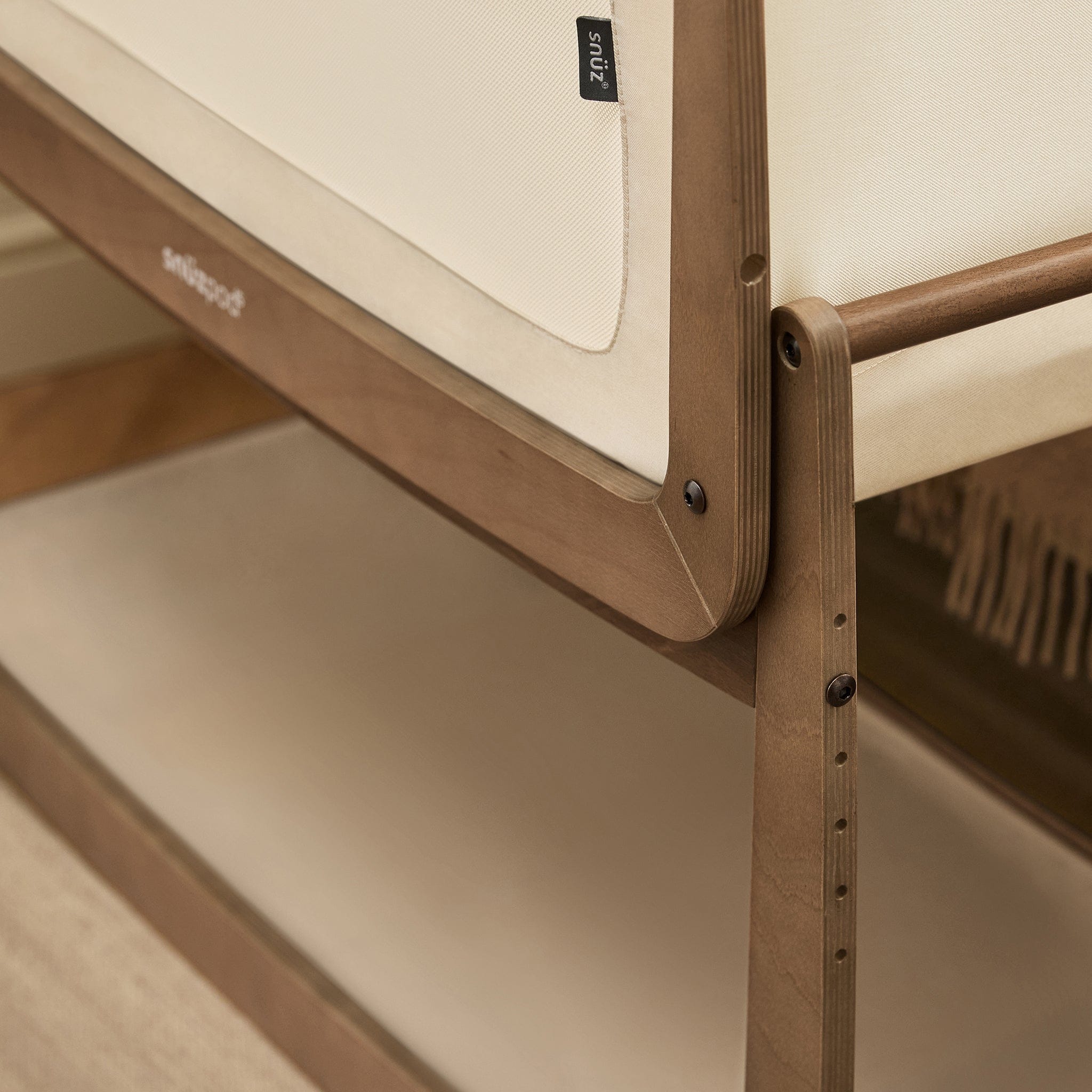 Snuz SnuzPod 5 Bedside Bassinet - Walnut – Albee Baby