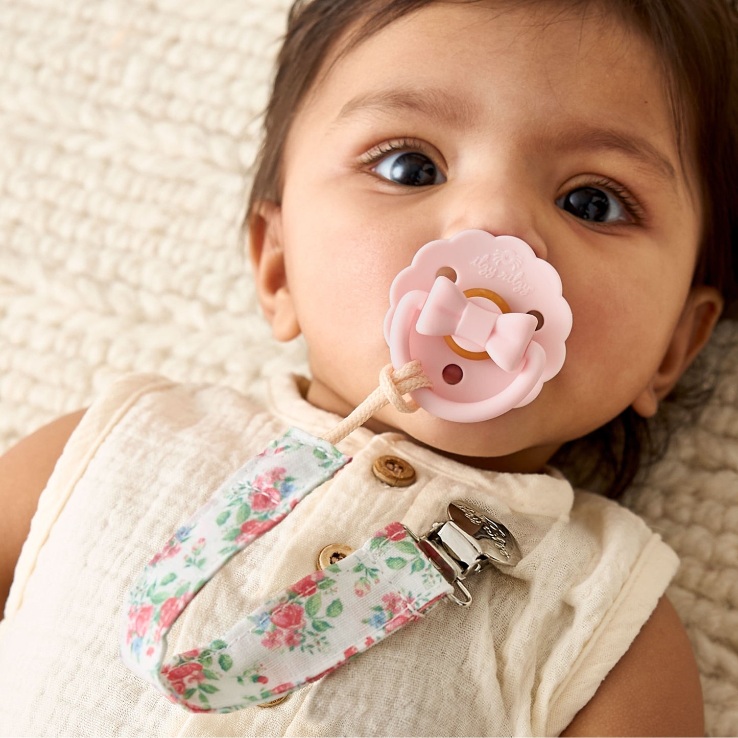 Itzy Ritzy Itzy Clip Fabric Pacifier Strap - Bow