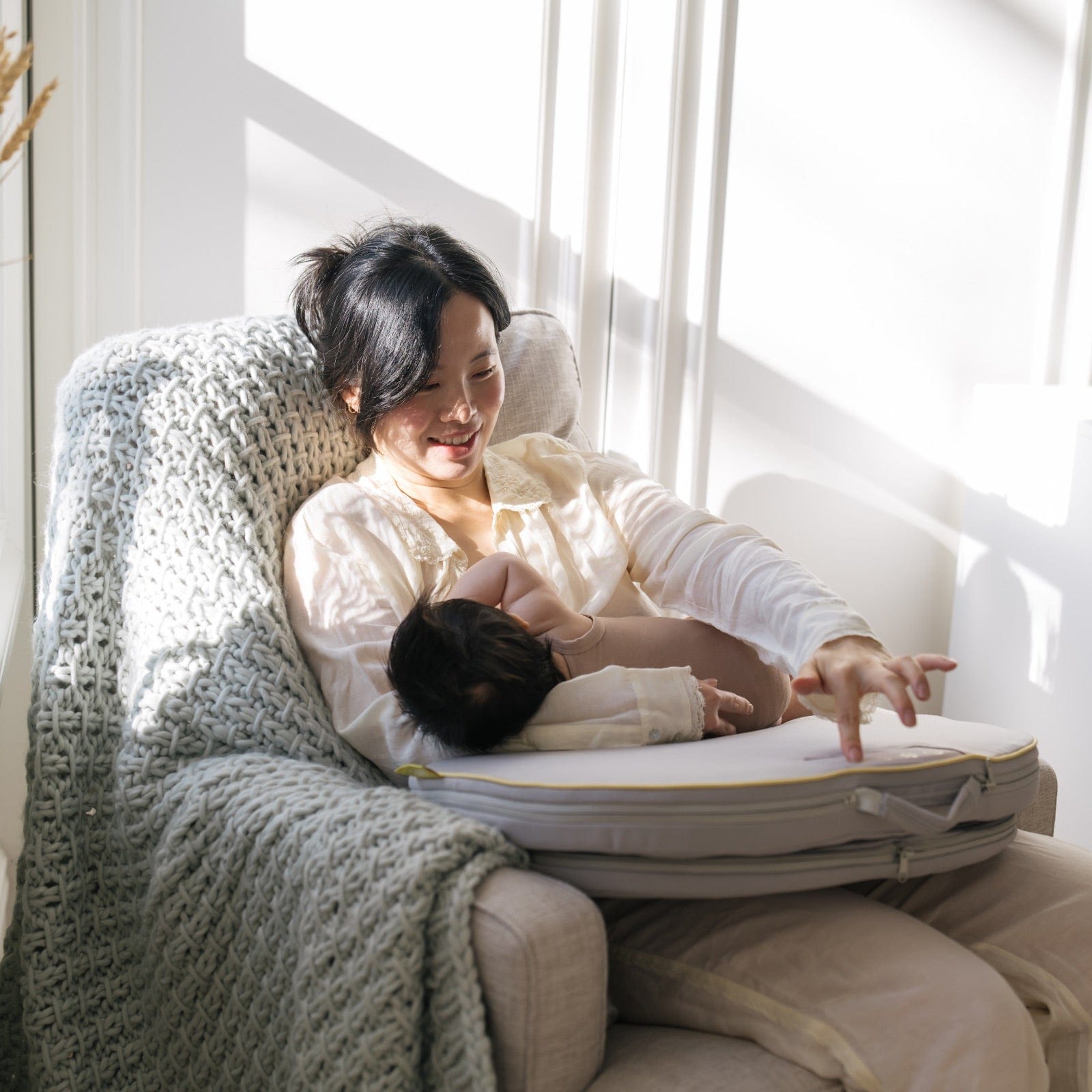 【BABY ALEXIA】Comfy Time x Kahlua Milk Comia Premium Smart Nursing Pillow – Albee Baby