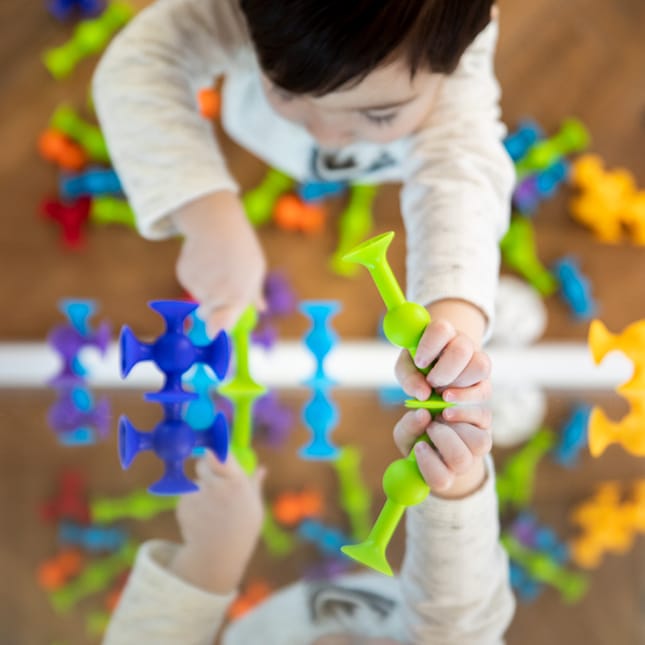 Fat Brain Toys Squigz Starter Set - 24 Pieces - Image 3