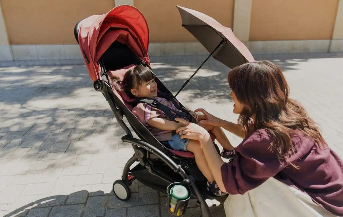 stokke yoyo5 stroller in berry with parasol. Toddler and mom interacting
