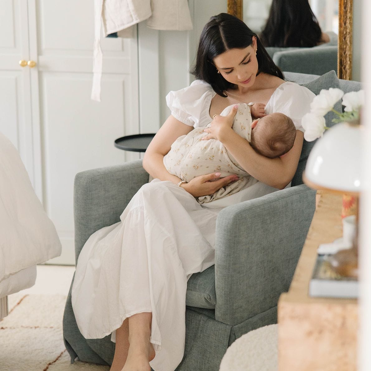 Oilo Zoey Swivel Nursery Glider -