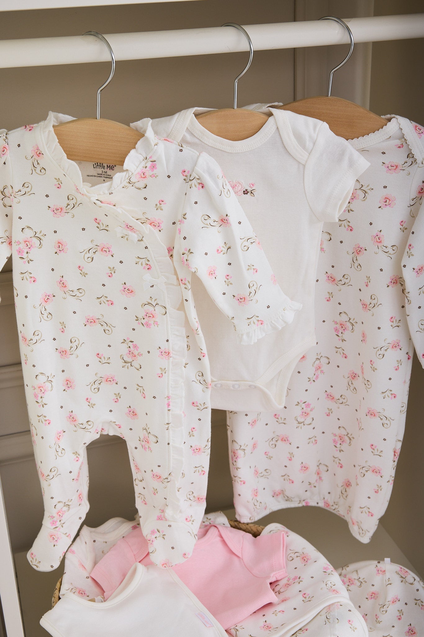 Little Me Vintage Rose Footed One-Piece And Hat - Ivory Print, Preemie