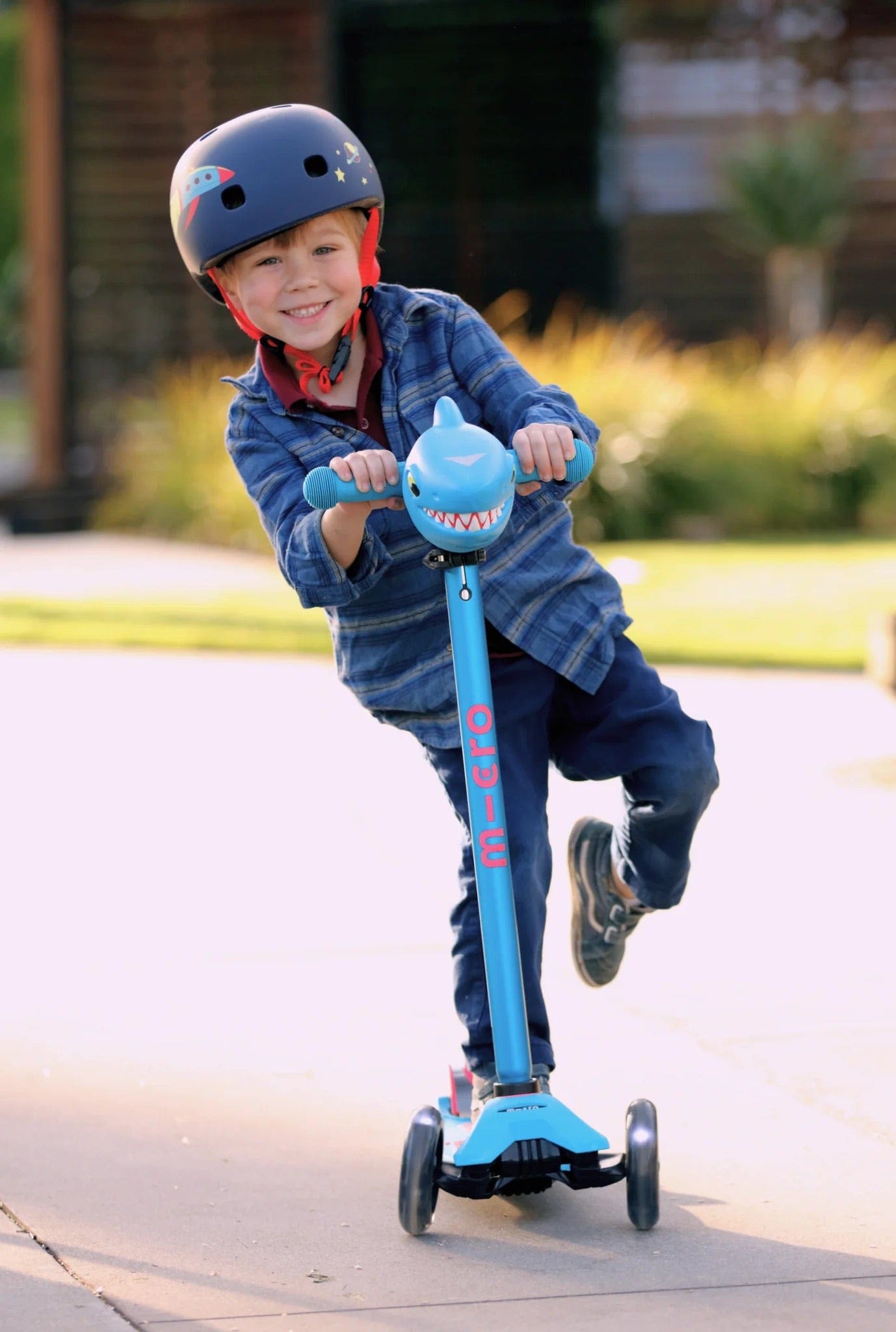 Micro Kickboard Maxi Deluxe LED Scooter - Aqua - MMD078