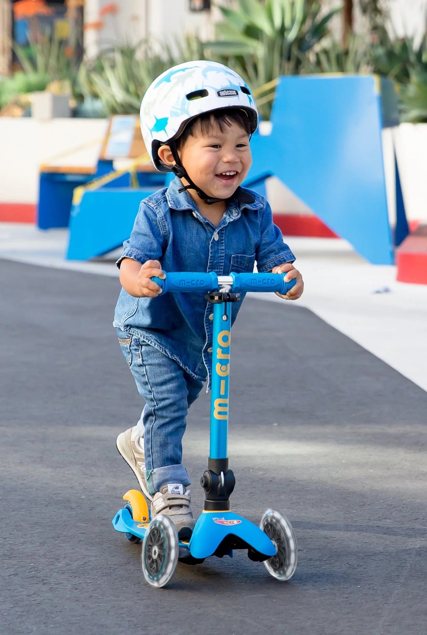 Micro Kickboard Micro Mini Deluxe Foldable LED Scooter - Ocean Blue - MMD200