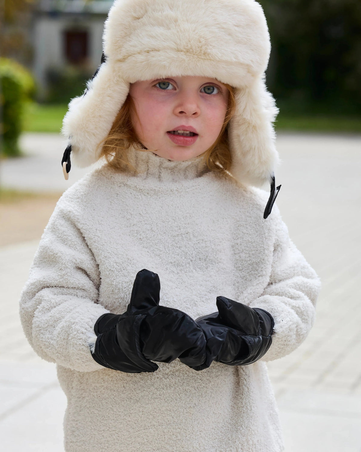 7AM Enfant Mittens Ushuaia - Black Liquid Shine / Arctic White Faux Fur, 6-12M - Image 2