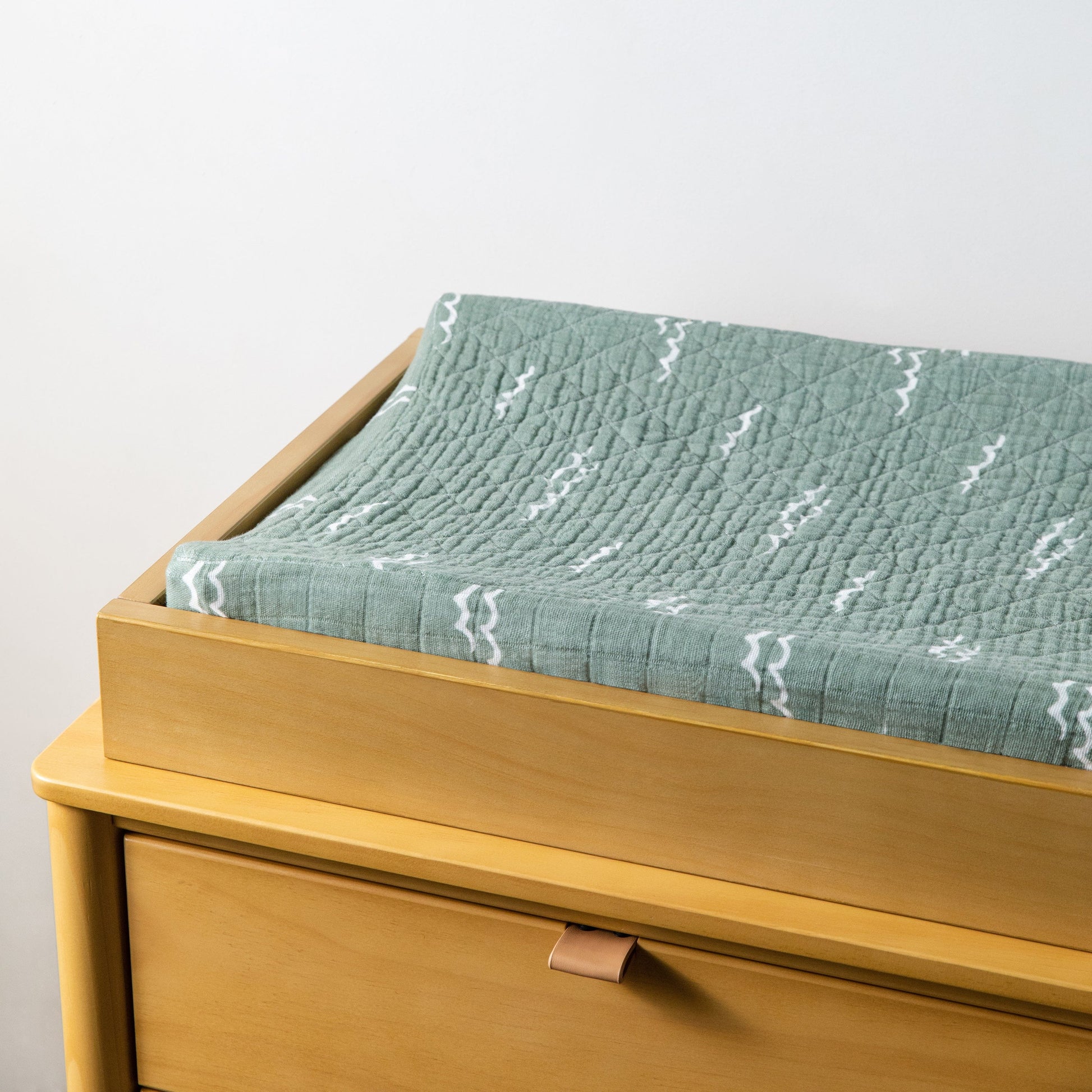 Babyletto Quilted Changing Pad Cover in GOTS Certified Organic Muslin Cotton - Ocean Waves - T27137