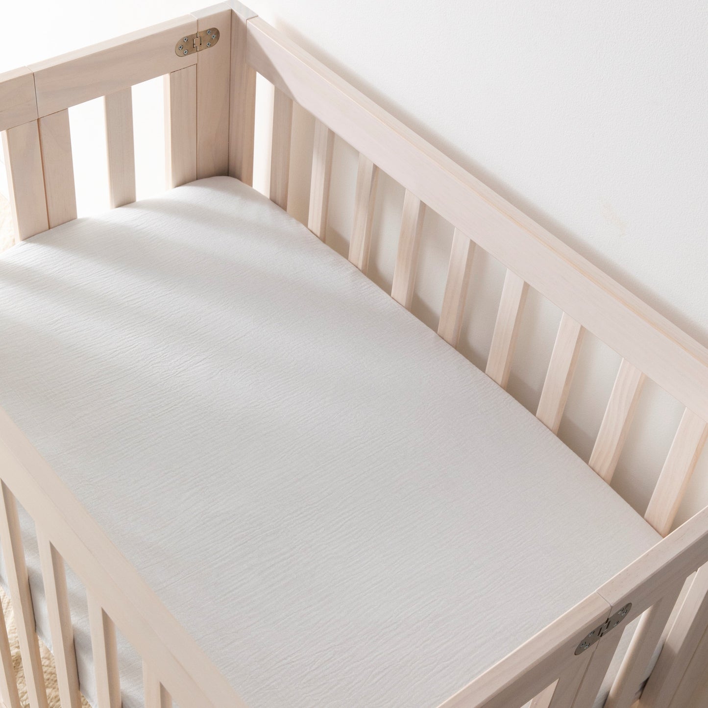 Babyletto Mini Crib Sheet in GOTS Certified Organic Muslin Cotton - White - T29436
