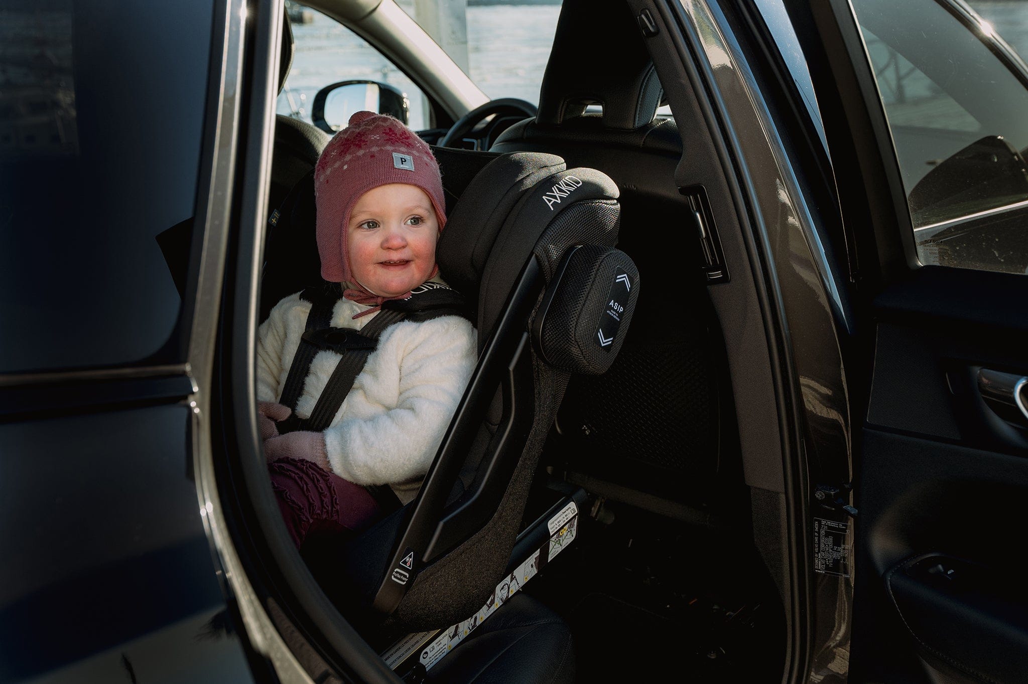 Axkid ONE 3 Extended Rear-Facing Car Seat + Infant Insert Bundle