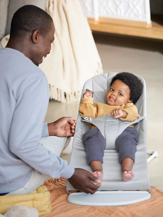 BabyBjörn Bouncer Bliss, Light Gray Frame Petal Quilt Cotton Light Gray