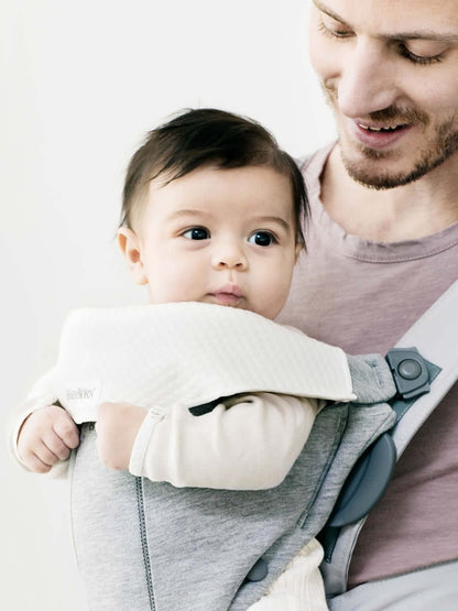 BabyBjörn Baby Carrier Accessories Bib for Carrier Mini & Free (Natural White, 2pk) - 031121US