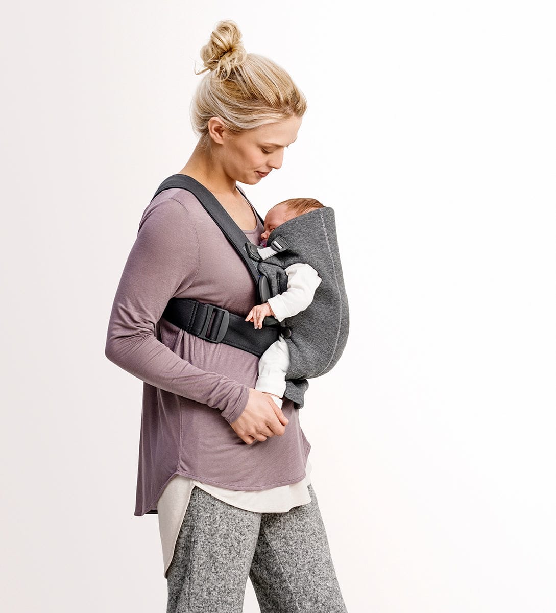 BabyBjörn Baby Carrier Mini 3D Jersey, Light Beige - 021087US