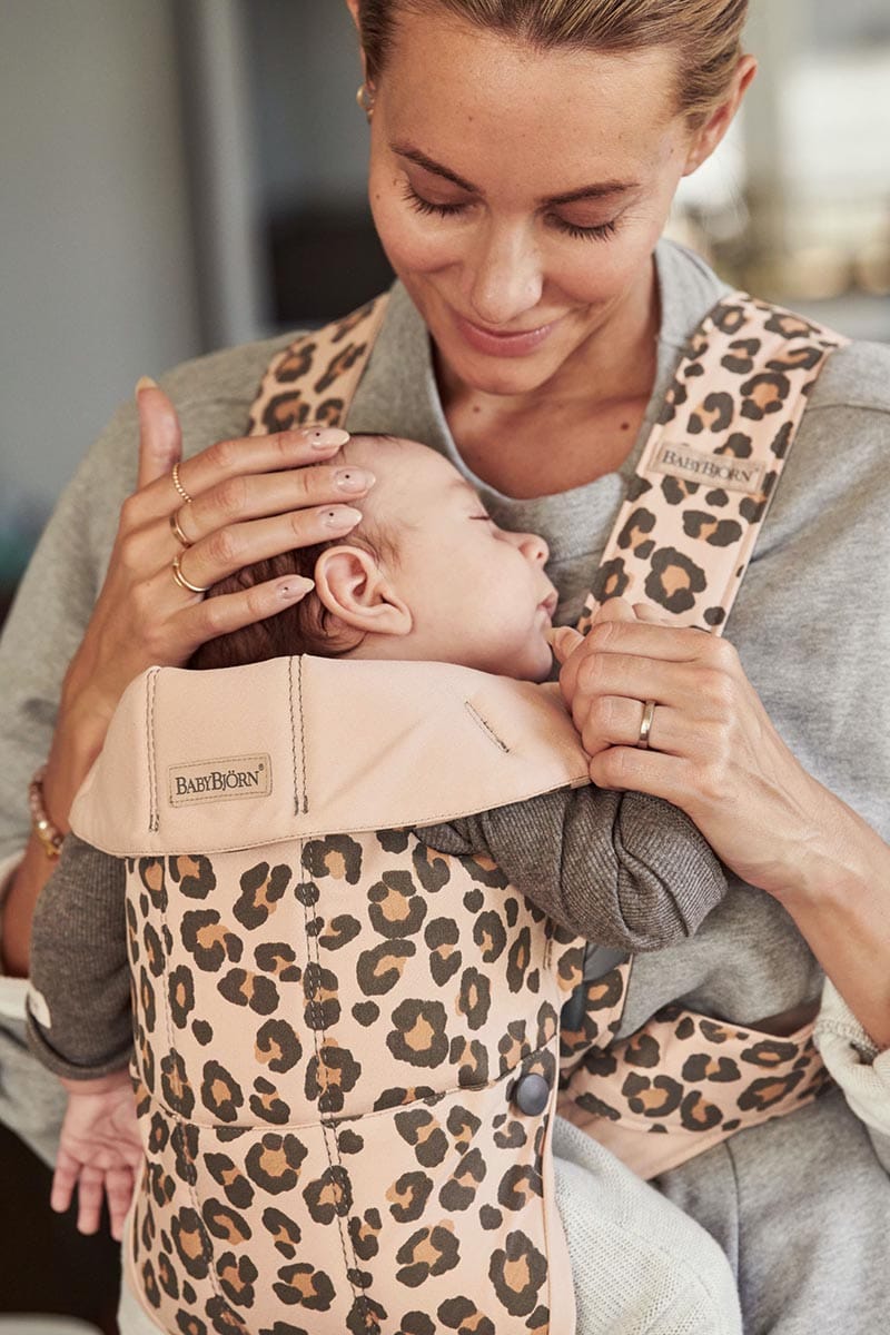 BabyBjörn Baby Carrier Mini Woven, Beige Leopard - 021075US