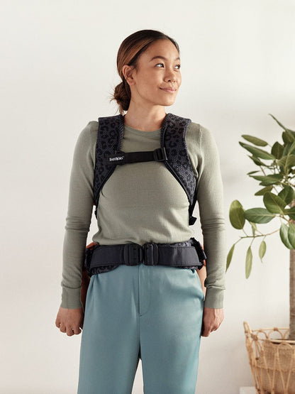 BabyBjörn Baby Carrier One Air 3D Mesh, Anthracite Leopard - 098078US