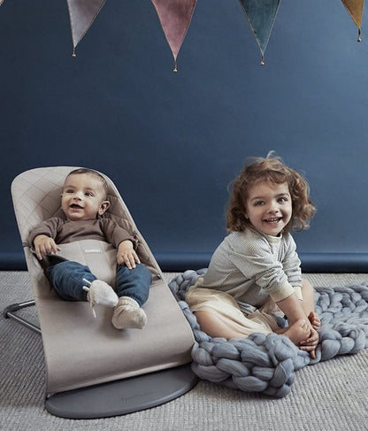 BabyBjorn Bouncer Bliss, Dark Gray Frame Classic Quilt Cotton Sand Gray - 006217US
